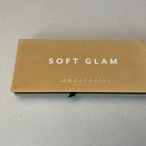 Anastasia Beverly Hills Soft Glam